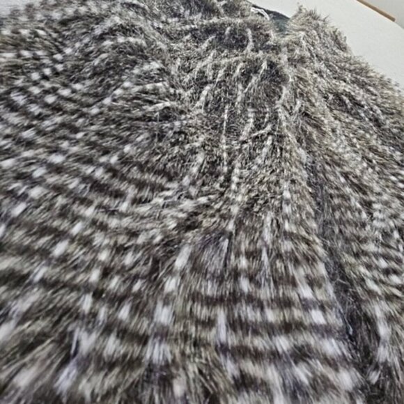 Mud Pie Faux Fur Feather Sweater Vest Black Gray Women's Medium Hook Closure - Picture 6 of 15